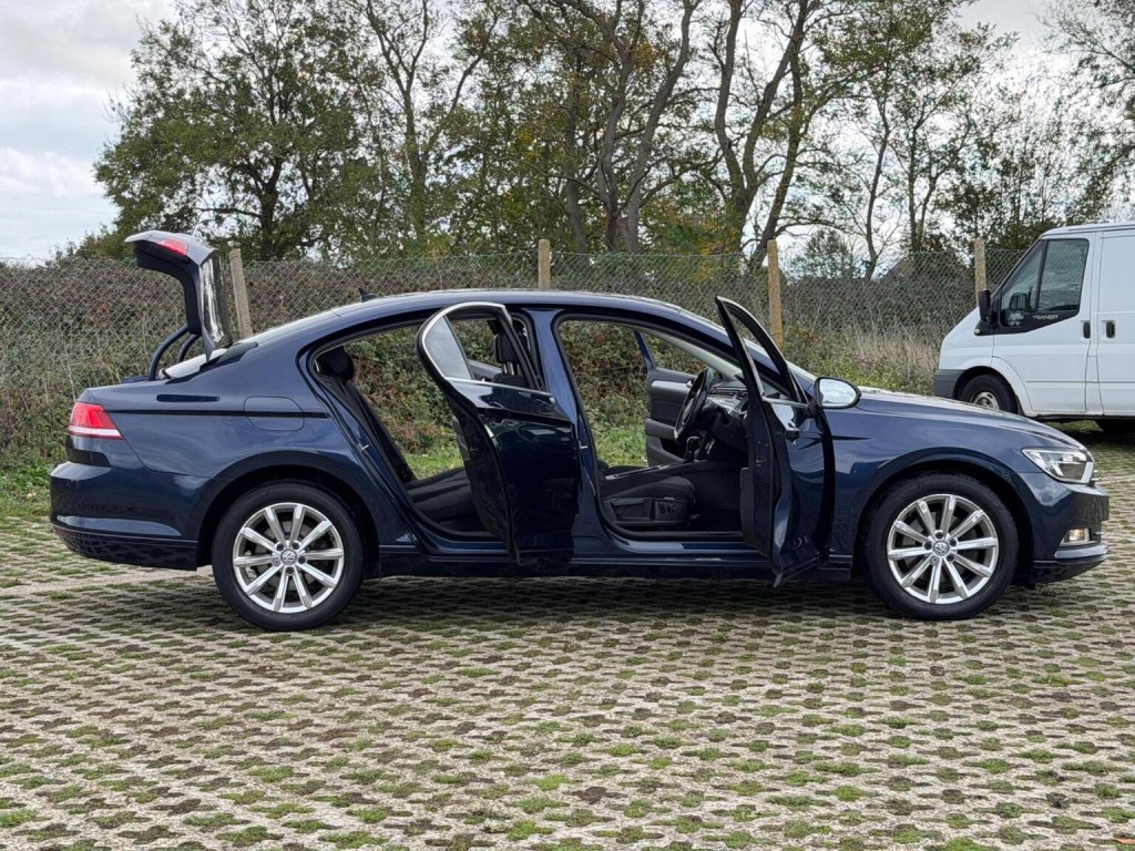 VOLKSWAGEN PASSAT