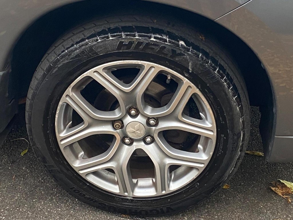 MITSUBISHI OUTLANDER