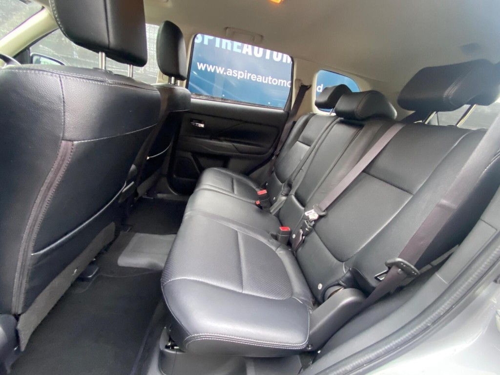 MITSUBISHI OUTLANDER