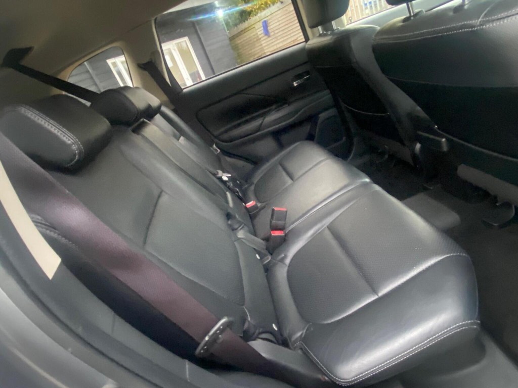 MITSUBISHI OUTLANDER