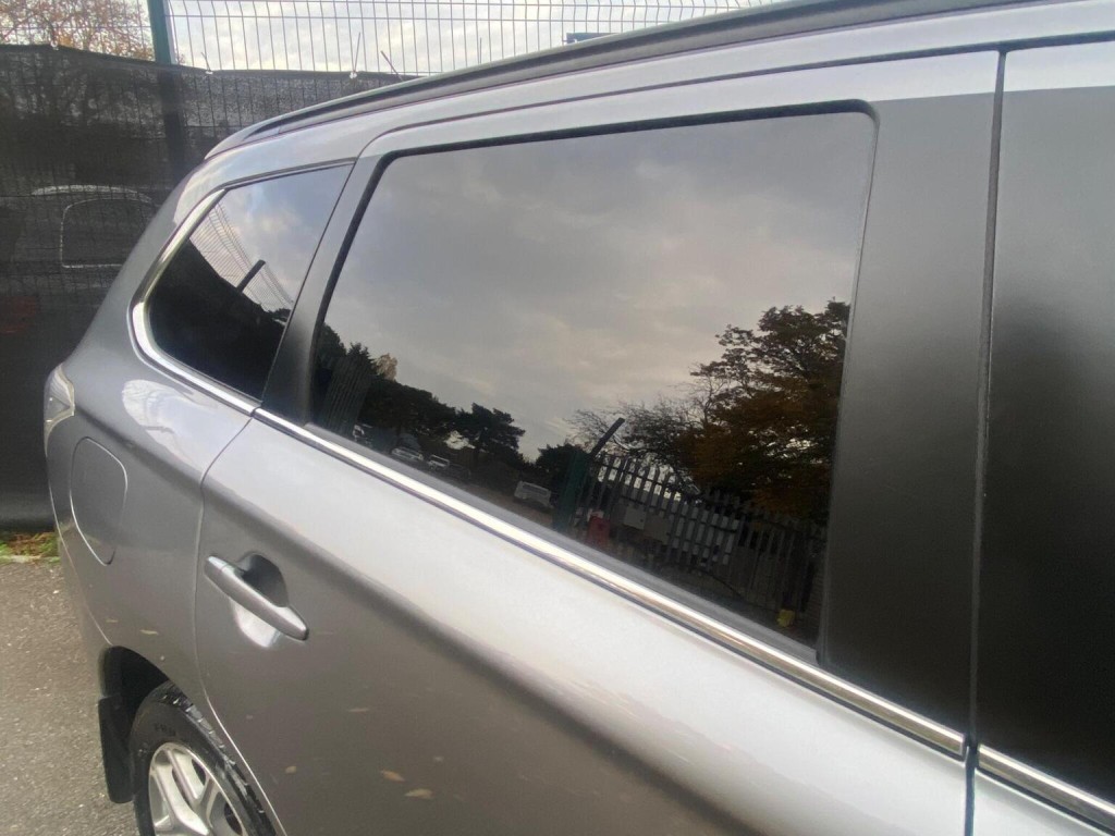 MITSUBISHI OUTLANDER