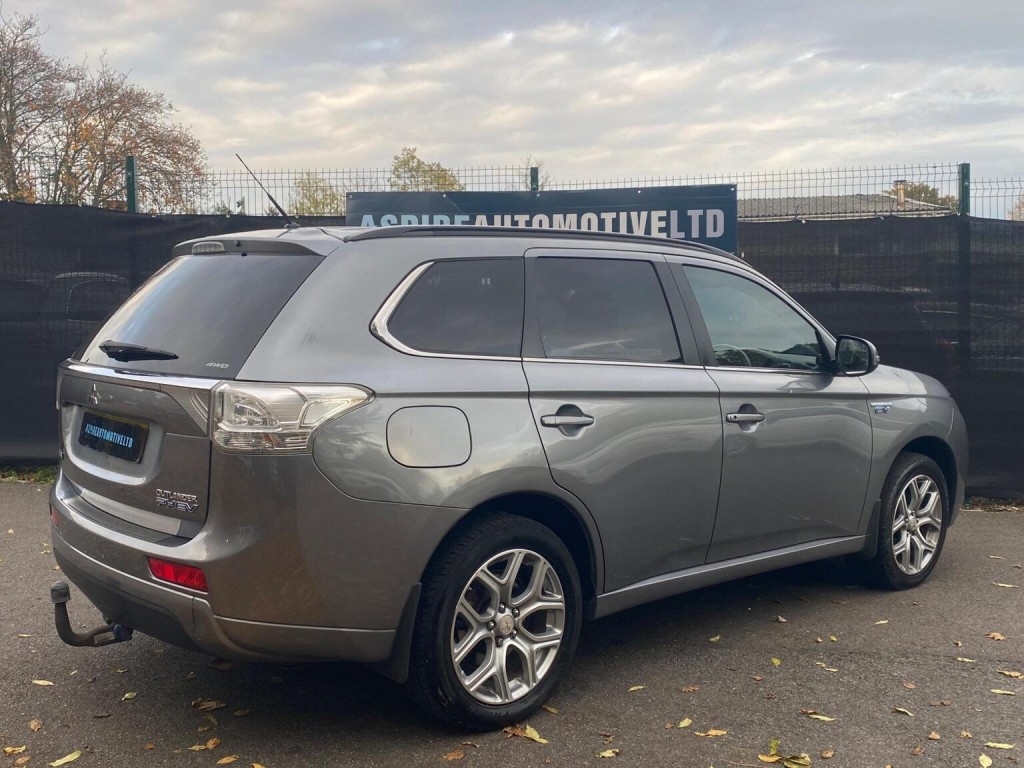 MITSUBISHI OUTLANDER