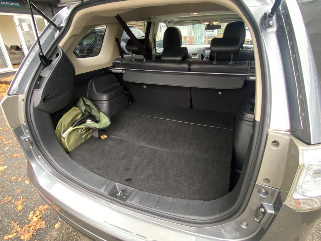 MITSUBISHI OUTLANDER