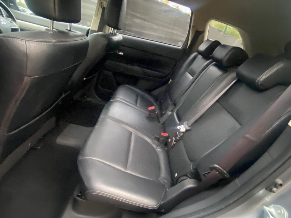 MITSUBISHI OUTLANDER