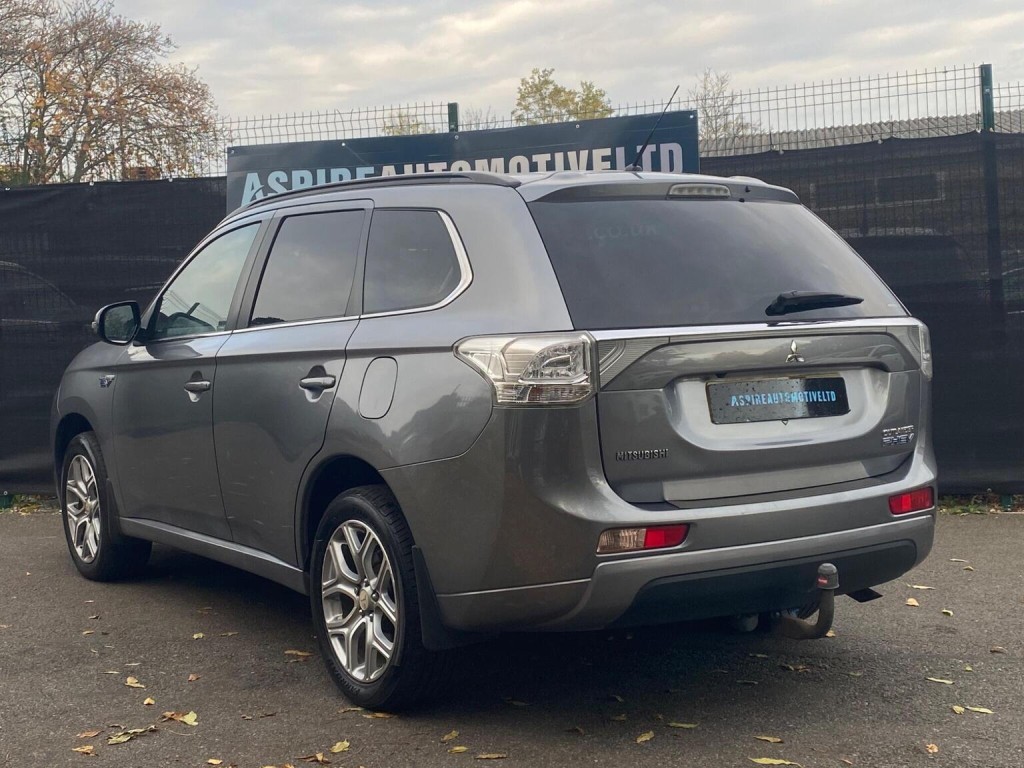 MITSUBISHI OUTLANDER