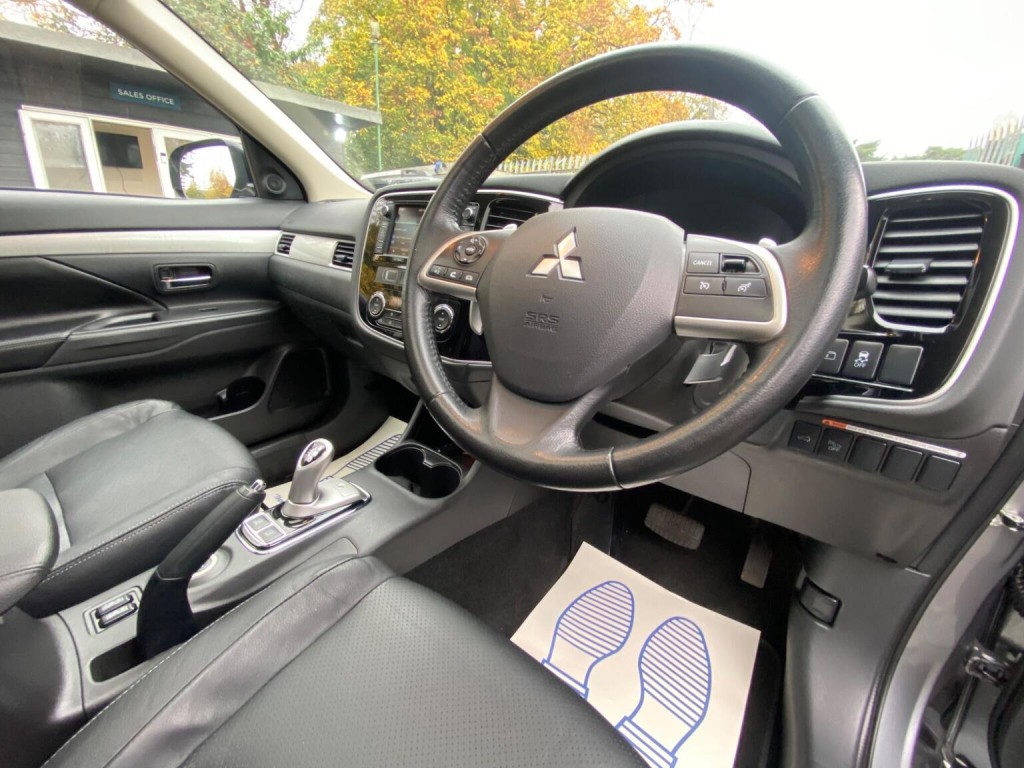 MITSUBISHI OUTLANDER