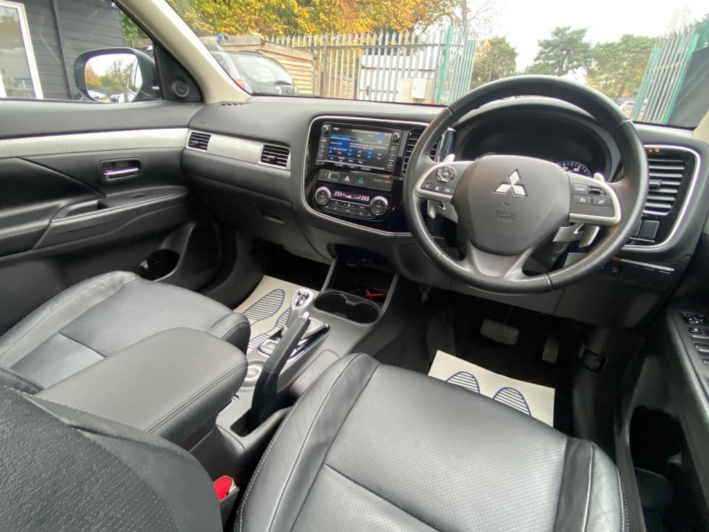 MITSUBISHI OUTLANDER