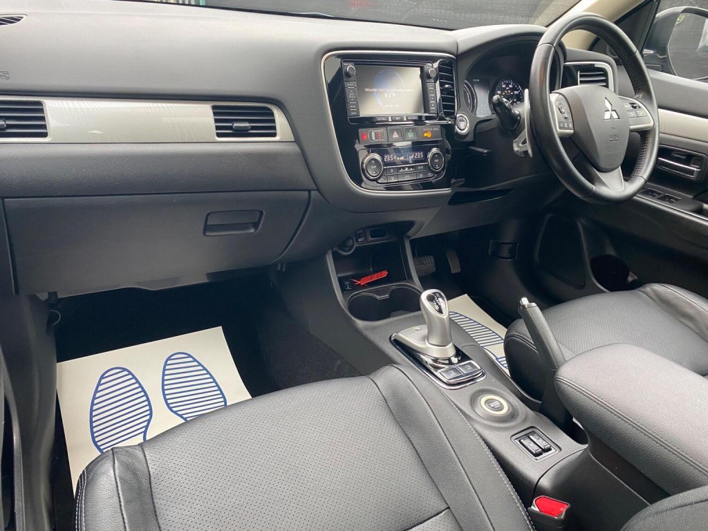 MITSUBISHI OUTLANDER