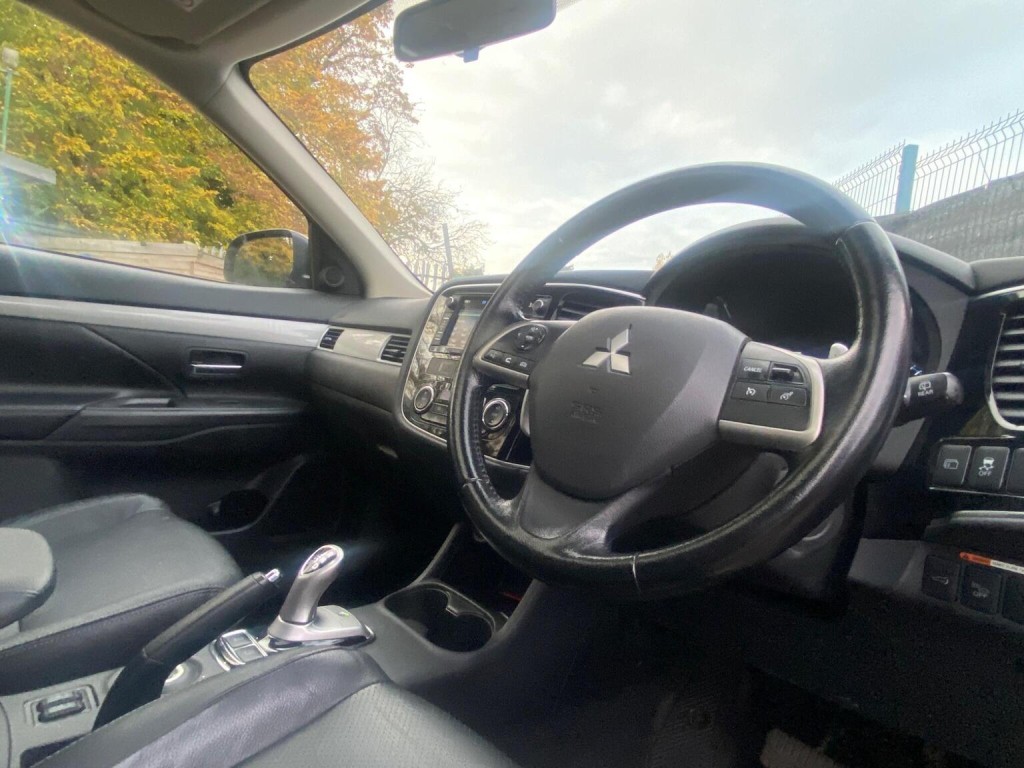 MITSUBISHI OUTLANDER