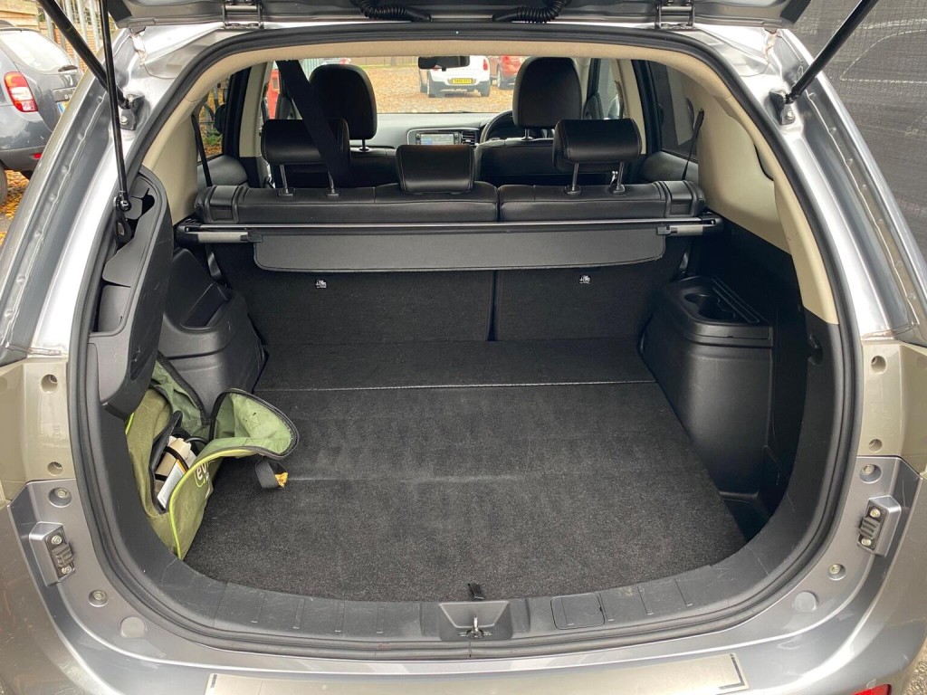 MITSUBISHI OUTLANDER