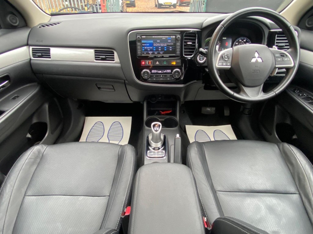 MITSUBISHI OUTLANDER