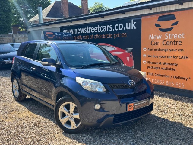 TOYOTA URBAN CRUISER